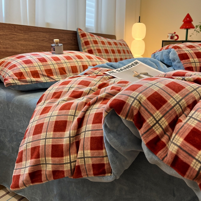 91家纺网 家纺一手货源 找家纺 桃子家居 2025新款A类ins简约奢尚渐变复古格子加厚牛奶绒四件套 绒-爱尔兰红格蓝