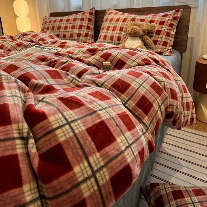 91家纺网 家纺一手货源 找家纺 桃子家居 2025新款A类ins简约奢尚渐变复古格子加厚牛奶绒四件套 绒-爱尔兰红格蓝