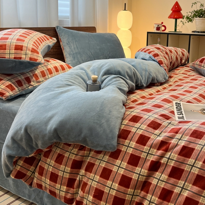 91家纺网 家纺一手货源 找家纺 桃子家居 2025新款A类ins简约奢尚渐变复古格子加厚牛奶绒四件套 绒-爱尔兰红格蓝