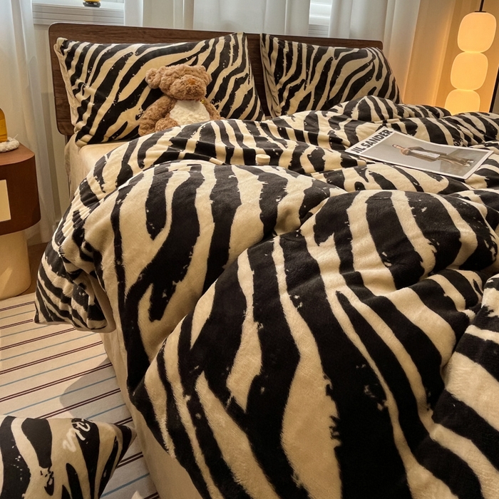 91家纺网 家纺一手货源 找家纺 桃子家居 2025新款A类ins简约奢尚渐变复古格子加厚牛奶绒四件套 绒-斑马纹