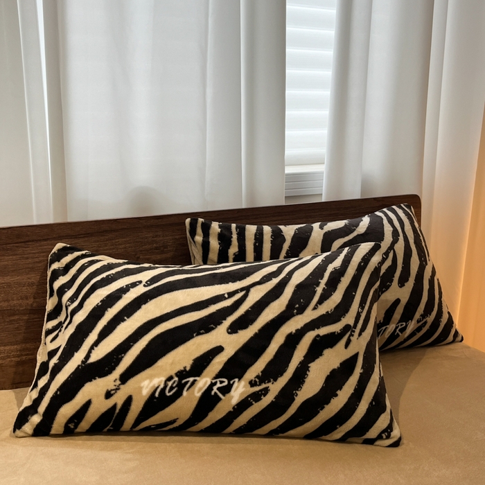 91家纺网 家纺一手货源 找家纺 桃子家居 2025新款A类ins简约奢尚渐变复古格子加厚牛奶绒四件套 绒-斑马纹