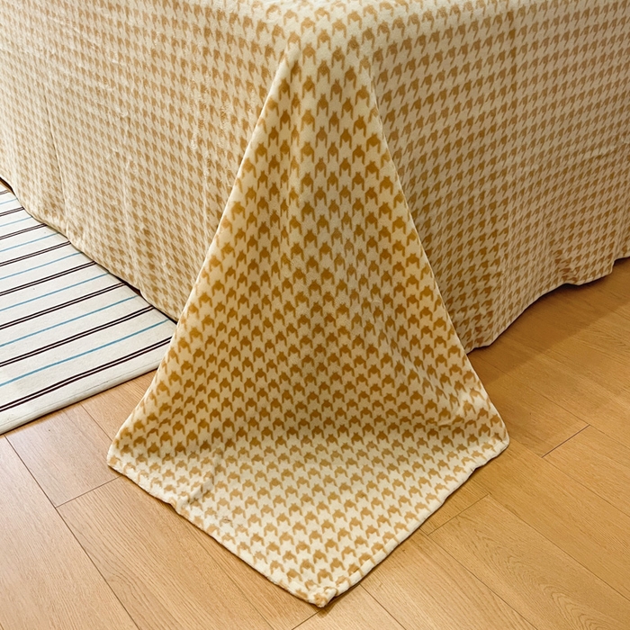 91家纺网 家纺一手货源 找家纺 桃子家居 2025新款A类ins简约奢尚渐变复古格子加厚牛奶绒四件套 绒-豹点点绿咖