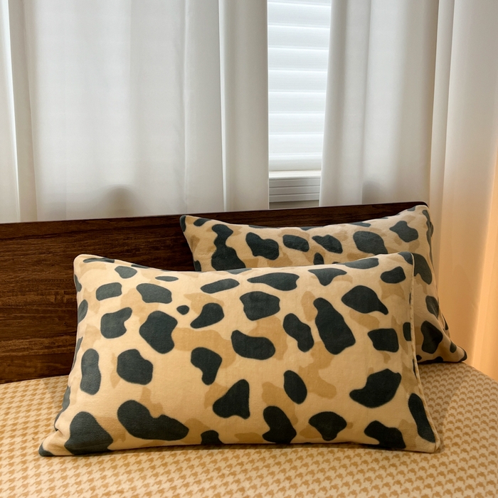 91家纺网 家纺一手货源 找家纺 桃子家居 2025新款A类ins简约奢尚渐变复古格子加厚牛奶绒四件套 绒-豹点点绿咖