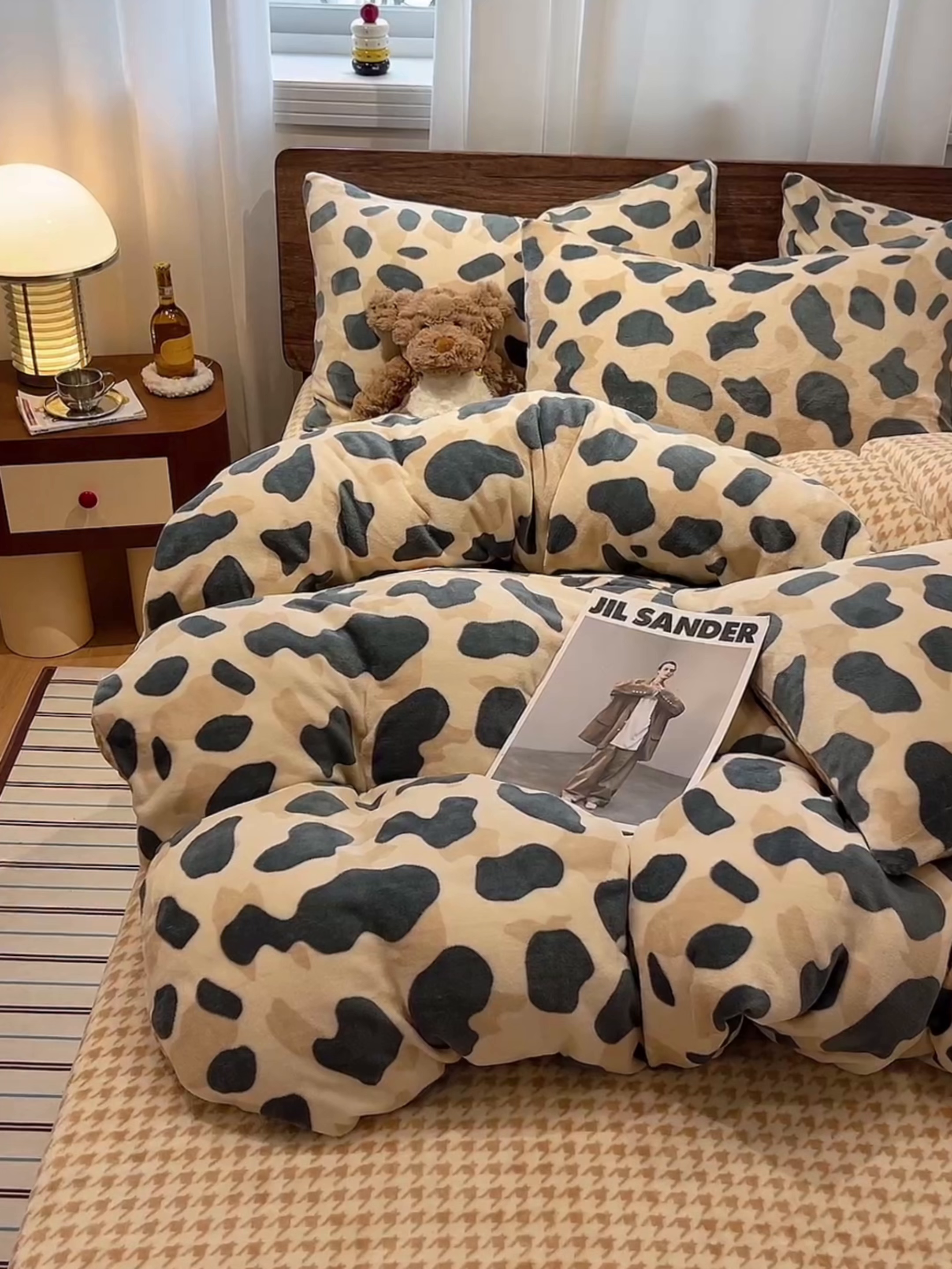 91家纺网 家纺一手货源 找家纺 桃子家居 2025新款A类ins简约奢尚渐变复古格子加厚牛奶绒四件套 绒-豹点点绿咖