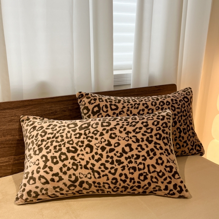 91家纺网 家纺一手货源 找家纺 桃子家居 2025新款A类ins简约奢尚渐变复古格子加厚牛奶绒四件套 绒-豹纹咖