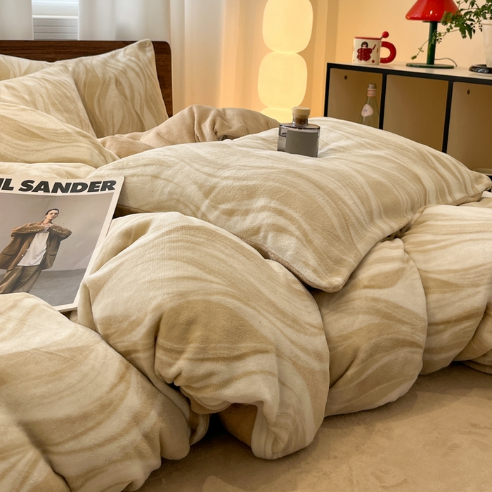 91家纺网 家纺一手货源 找家纺 桃子家居 2025新款A类ins简约奢尚渐变复古格子加厚牛奶绒四件套 绒-德芙