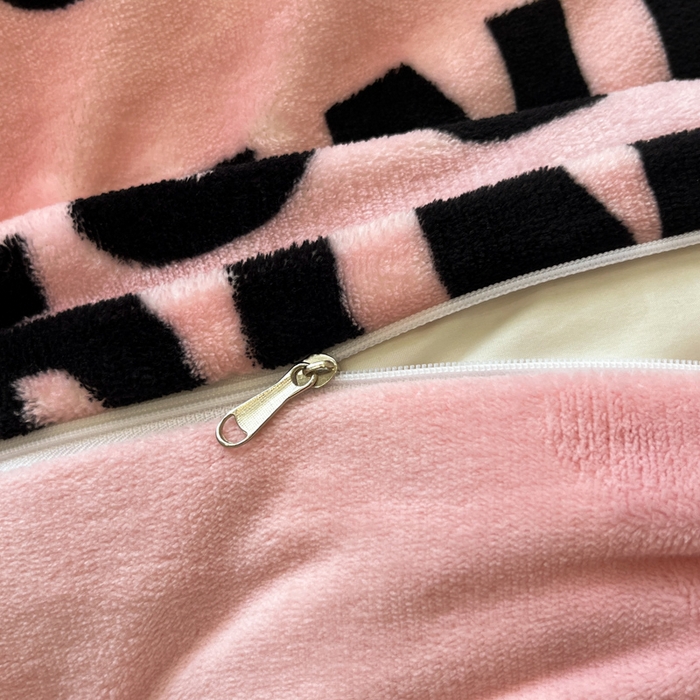 91家纺网 家纺一手货源 找家纺 桃子家居 2025新款A类ins简约奢尚渐变复古格子加厚牛奶绒四件套 绒-拉卡粉