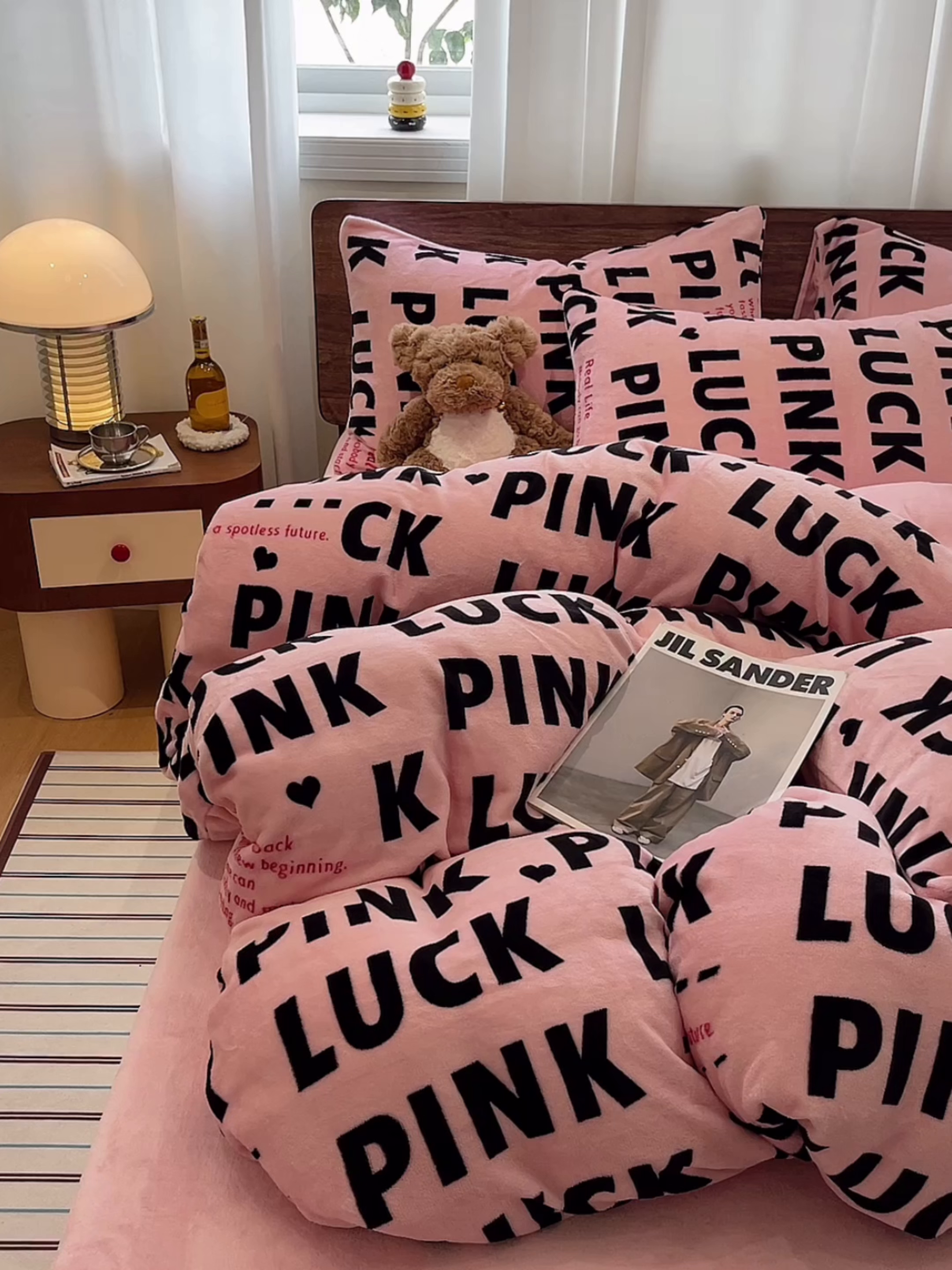 91家纺网 家纺一手货源 找家纺 桃子家居 2025新款A类ins简约奢尚渐变复古格子加厚牛奶绒四件套 绒-拉卡粉