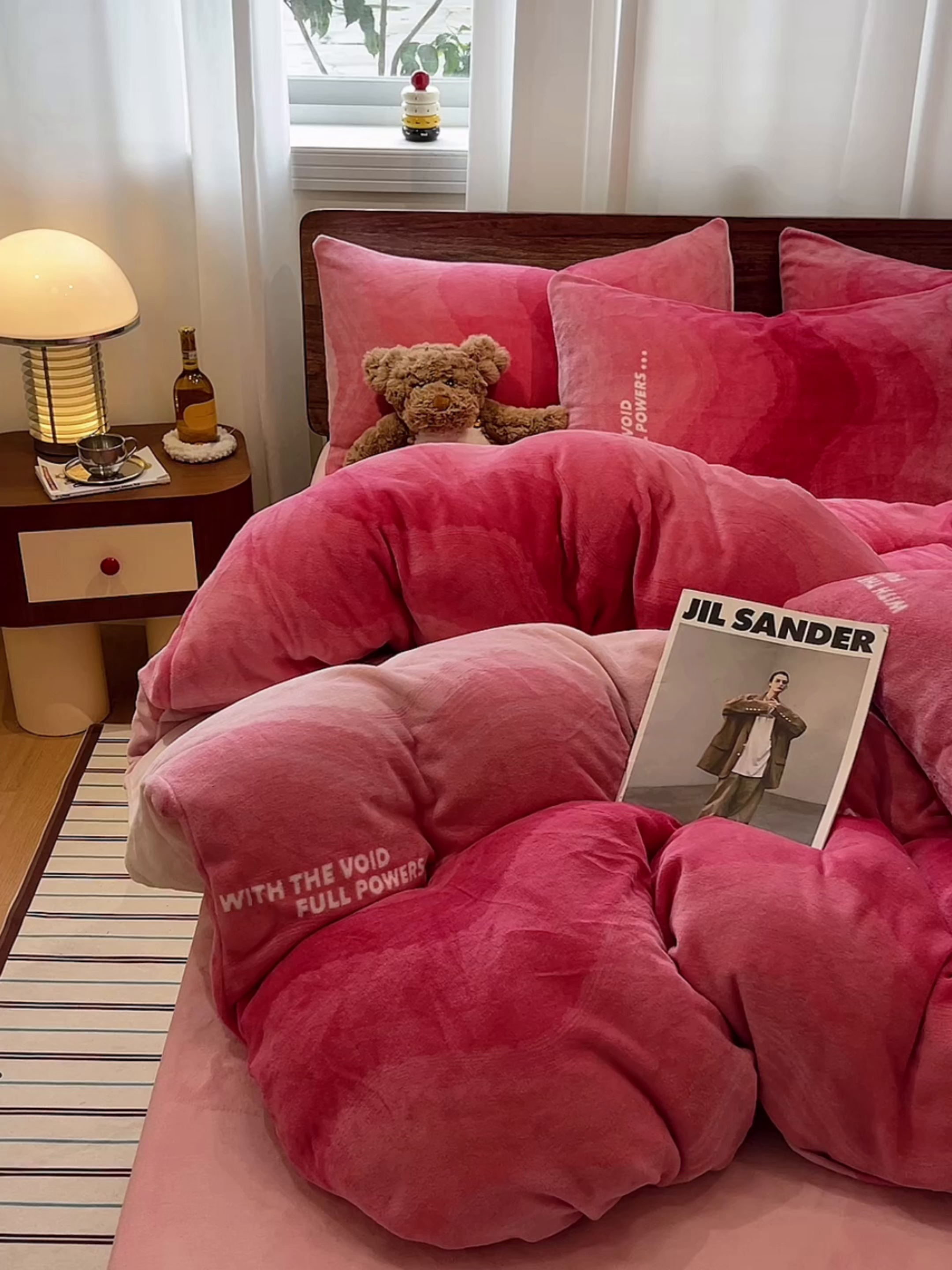 91家纺网 家纺一手货源 找家纺 桃子家居 2025新款A类ins简约奢尚渐变复古格子加厚牛奶绒四件套 绒-暮光粉