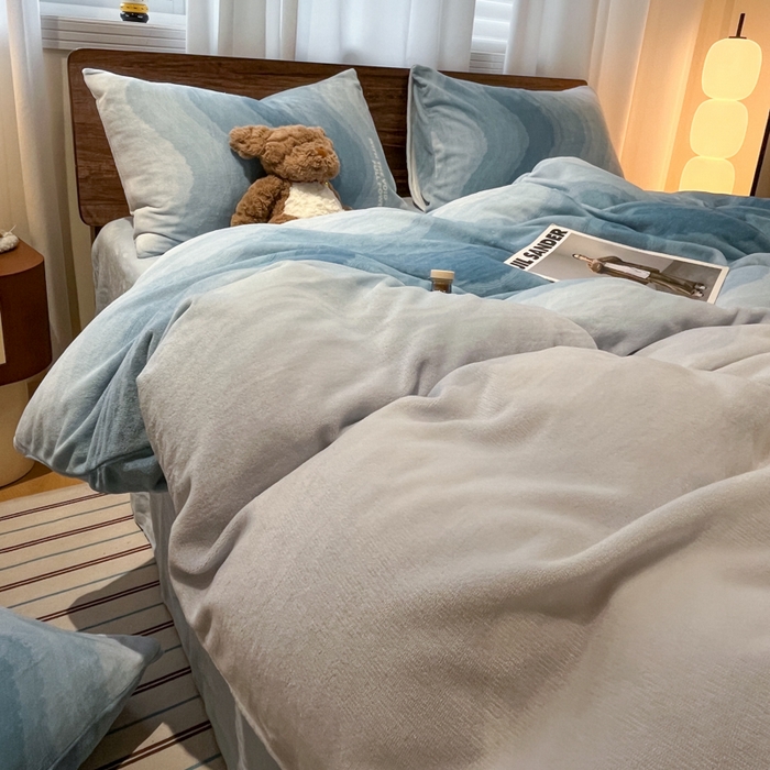 91家纺网 家纺一手货源 找家纺 桃子家居 2025新款A类ins简约奢尚渐变复古格子加厚牛奶绒四件套 绒-暮光蓝