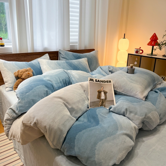 91家纺网 家纺一手货源 找家纺 桃子家居 2025新款A类ins简约奢尚渐变复古格子加厚牛奶绒四件套 绒-暮光蓝