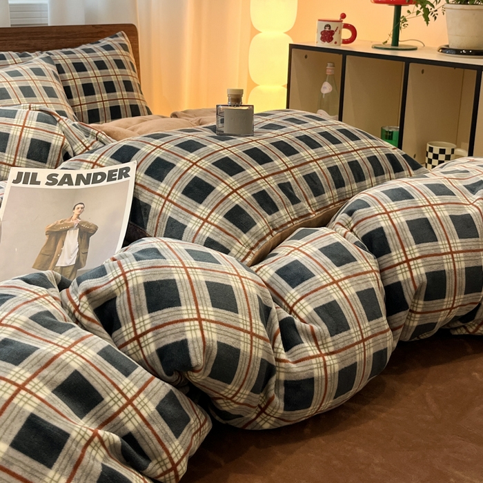 91家纺网 家纺一手货源 找家纺 桃子家居 2025新款A类ins简约奢尚渐变复古格子加厚牛奶绒四件套 绒-苏格蓝棕