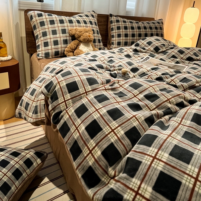 91家纺网 家纺一手货源 找家纺 桃子家居 2025新款A类ins简约奢尚渐变复古格子加厚牛奶绒四件套 绒-苏格蓝棕