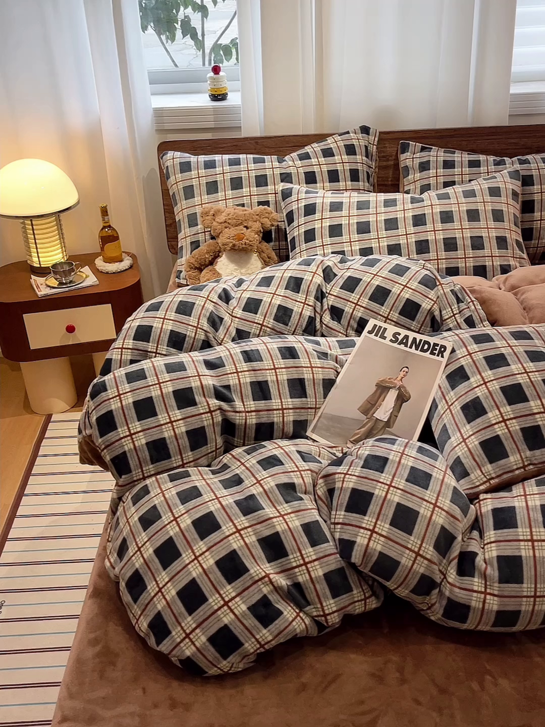 91家纺网 家纺一手货源 找家纺 桃子家居 2025新款A类ins简约奢尚渐变复古格子加厚牛奶绒四件套 绒-苏格蓝棕