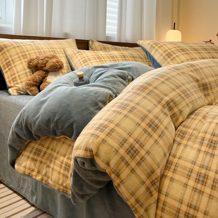 91家纺网 家纺一手货源 找家纺 桃子家居 2025新款A类ins简约奢尚渐变复古格子加厚牛奶绒四件套 绒-中古奶咖格蓝