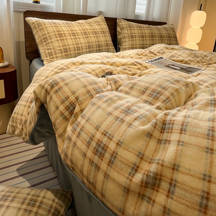 91家纺网 家纺一手货源 找家纺 桃子家居 2025新款A类ins简约奢尚渐变复古格子加厚牛奶绒四件套 绒-中古奶咖格蓝