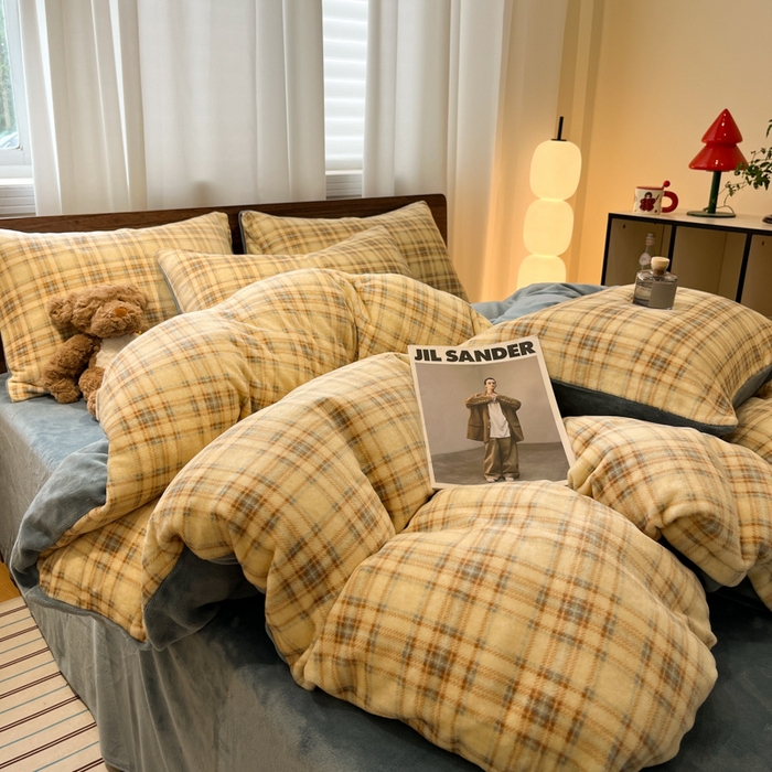 91家纺网 家纺一手货源 找家纺 桃子家居 2025新款A类ins简约奢尚渐变复古格子加厚牛奶绒四件套 绒-中古奶咖格蓝