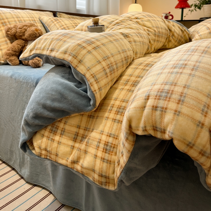 91家纺网 家纺一手货源 找家纺 桃子家居 2025新款A类ins简约奢尚渐变复古格子加厚牛奶绒四件套 绒-中古奶咖格蓝