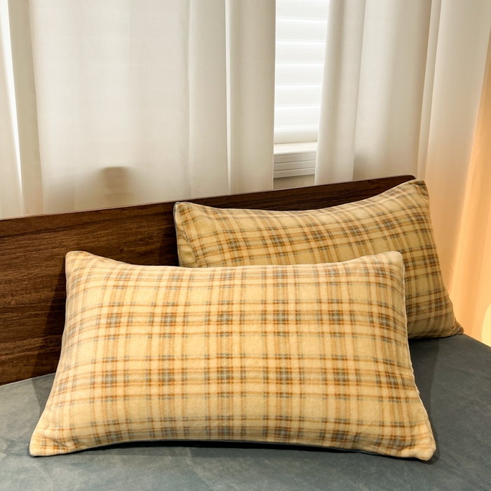 91家纺网 家纺一手货源 找家纺 桃子家居 2025新款A类ins简约奢尚渐变复古格子加厚牛奶绒四件套 绒-中古奶咖格蓝