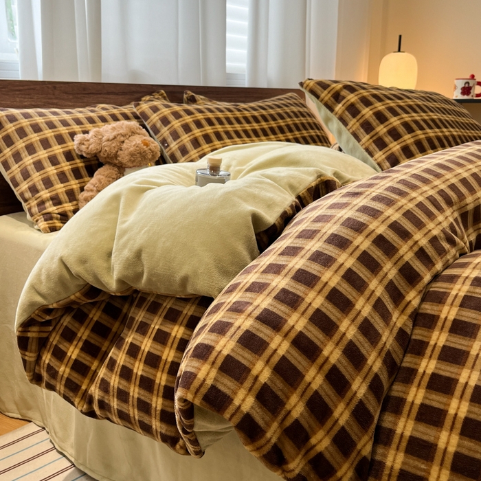 91家纺网 家纺一手货源 找家纺 桃子家居 2025新款A类ins简约奢尚渐变复古格子加厚牛奶绒四件套 绒-棕黄复古绿