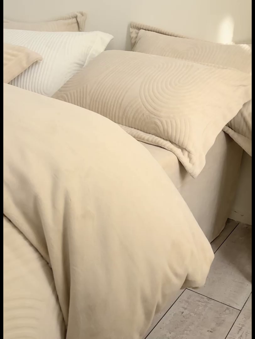 91家纺网 家纺一手货源 找家纺 （总）千朵森 2025新款高克重提花牛奶绒高品质四件套-年纪