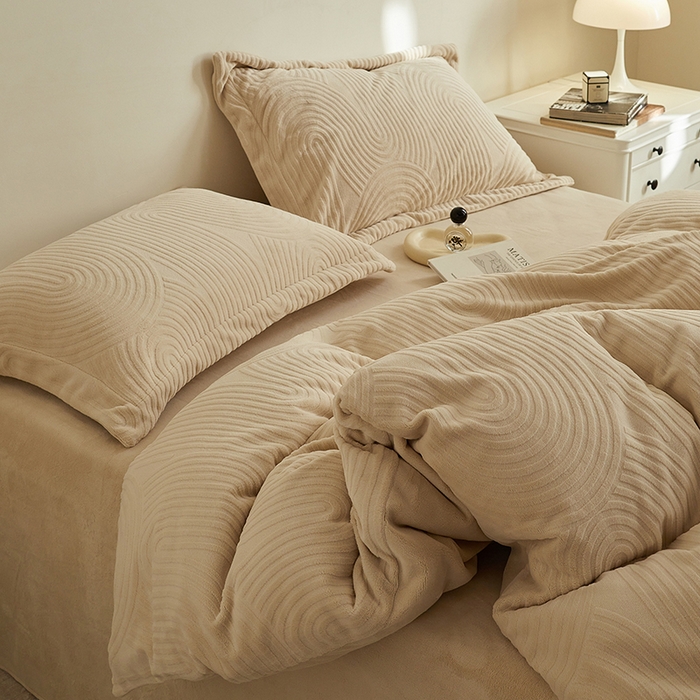 91家纺网 家纺一手货源 找家纺 （总）千朵森 2025新款高克重提花牛奶绒高品质四件套-年纪