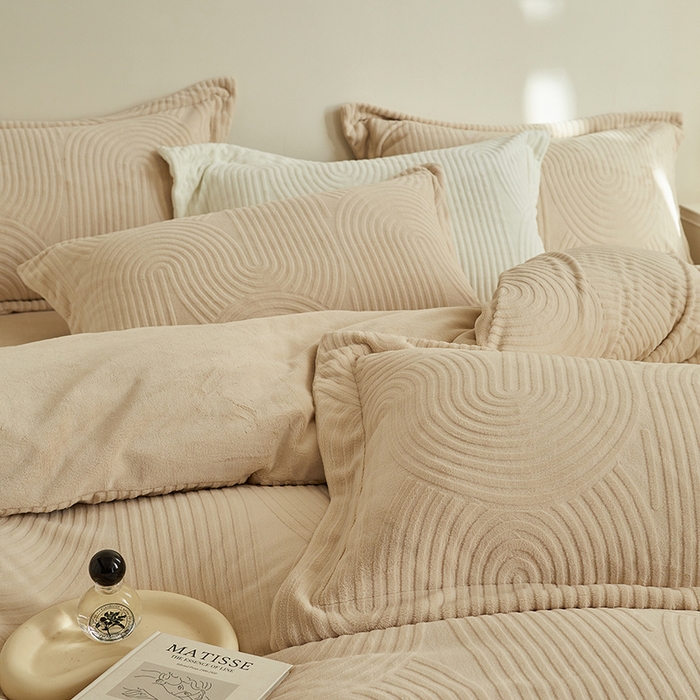 91家纺网 家纺一手货源 找家纺 （总）千朵森 2025新款高克重提花牛奶绒高品质四件套-年纪