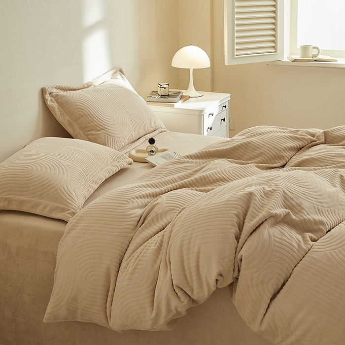 91家纺网 家纺一手货源 找家纺 千朵森 2025新款高克重提花牛奶绒高品质四件套-年纪 年纪-杏