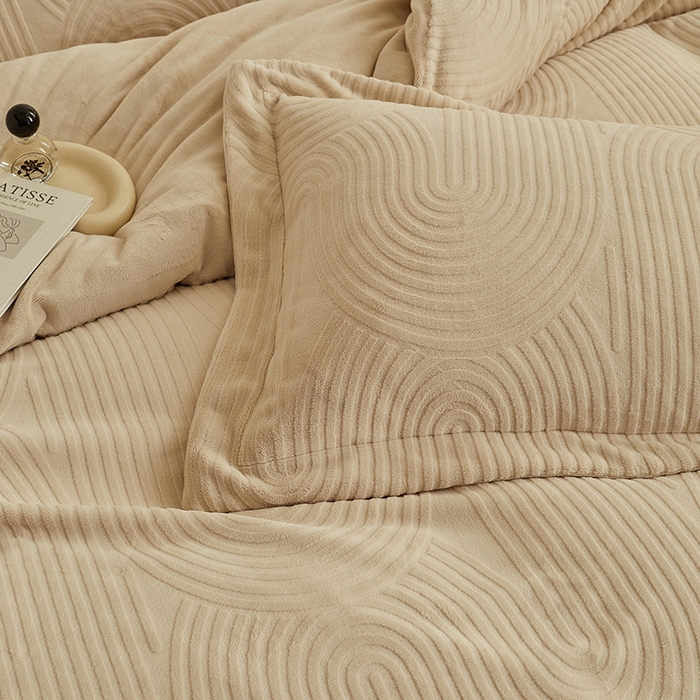 91家纺网 家纺一手货源 找家纺 千朵森 2025新款高克重提花牛奶绒高品质四件套-年纪 年纪-杏