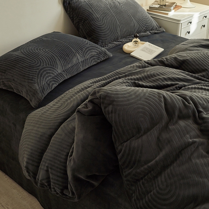 91家纺网 家纺一手货源 找家纺 千朵森 2025新款高克重提花牛奶绒高品质四件套-年纪 年纪-灰