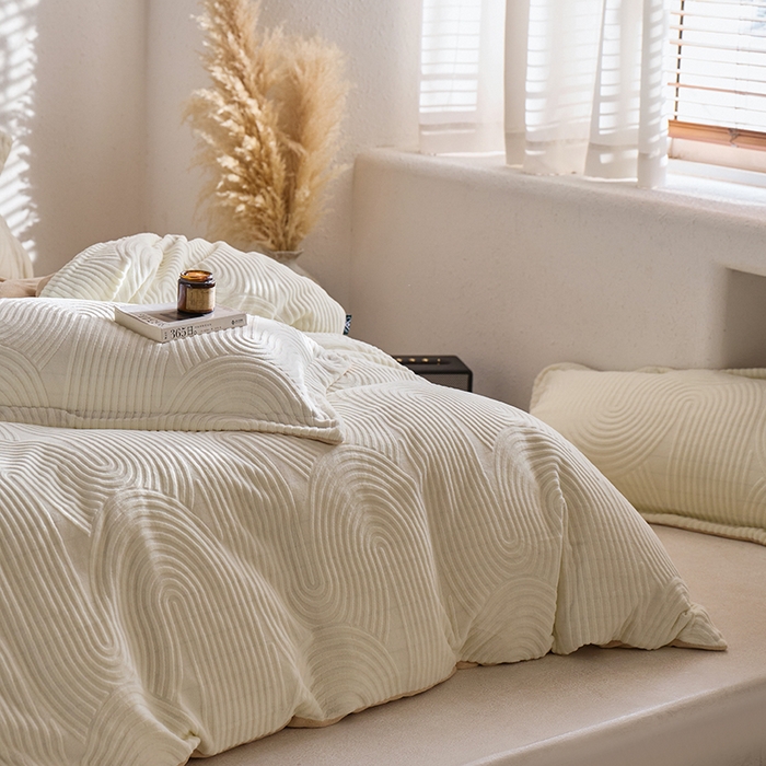 91家纺网 家纺一手货源 找家纺 千朵森 2025新款高克重提花牛奶绒高品质四件套-年纪 年纪-奶油杏