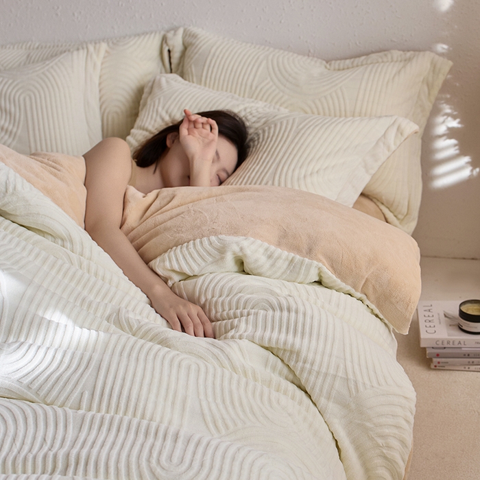 91家纺网 家纺一手货源 找家纺 千朵森 2025新款高克重提花牛奶绒高品质四件套-年纪 年纪-奶油杏