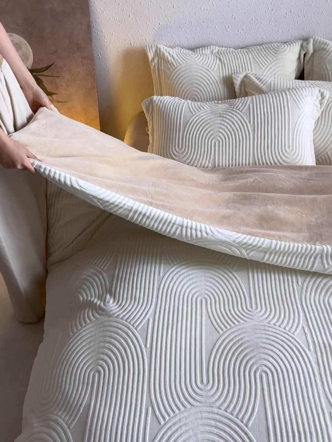 91家纺网 家纺一手货源 找家纺 千朵森 2025新款高克重提花牛奶绒高品质四件套-年纪 年纪-奶油杏