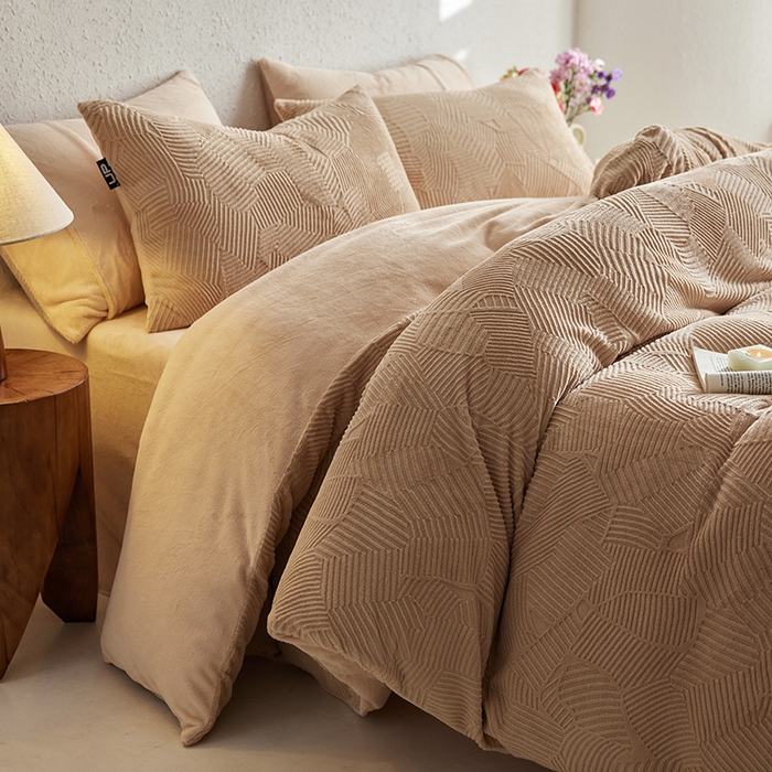 91家纺网 家纺一手货源 找家纺 （总）千朵森 2025新款亲肤舒适烂花全消光牛奶绒四件套-梵静