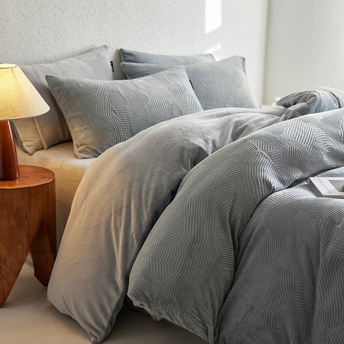 91家纺网 家纺一手货源 找家纺 （总）千朵森 2025新款亲肤舒适烂花全消光牛奶绒四件套-梵静