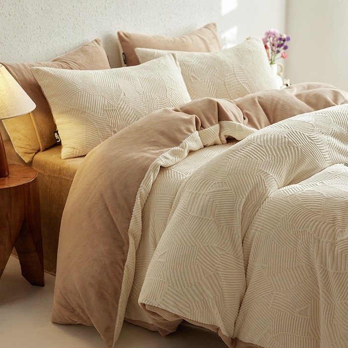 91家纺网 家纺一手货源 找家纺 （总）千朵森 2025新款亲肤舒适烂花全消光牛奶绒四件套-梵静