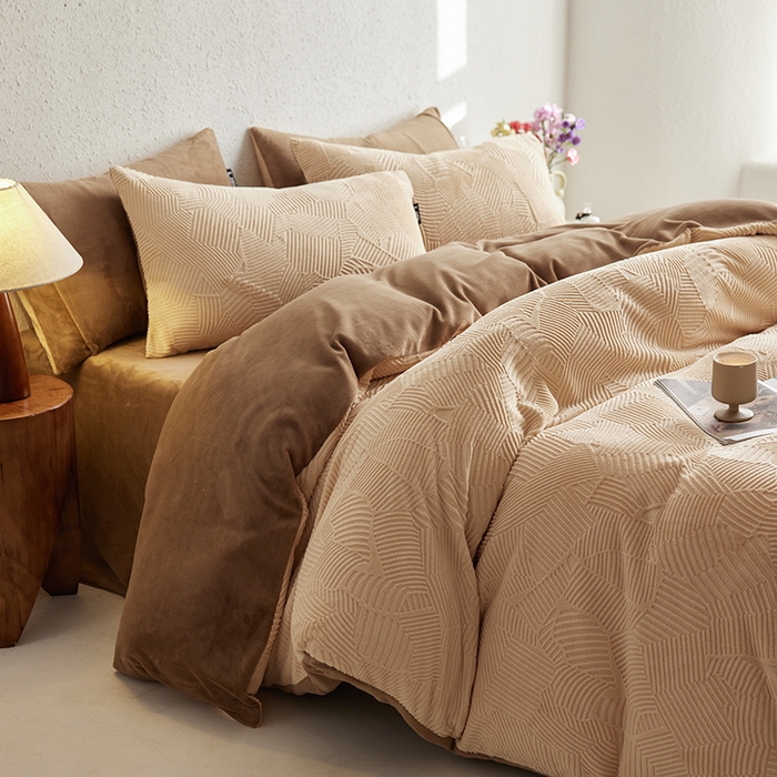 91家纺网 家纺一手货源 找家纺 （总）千朵森 2025新款亲肤舒适烂花全消光牛奶绒四件套-梵静