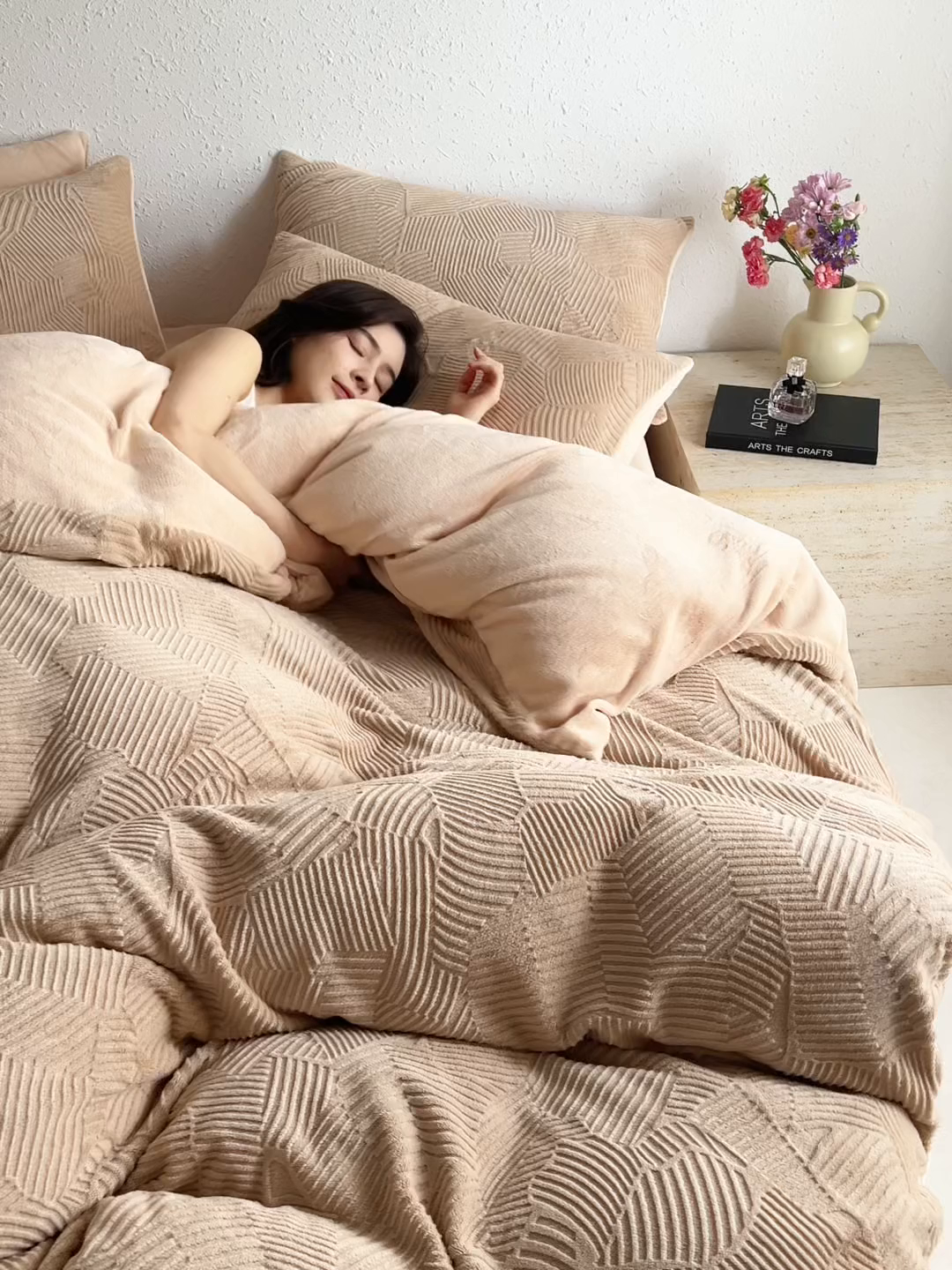 91家纺网 家纺一手货源 找家纺 千朵森 2025新款亲肤舒适烂花全消光牛奶绒四件套-梵静 梵静-可可杏