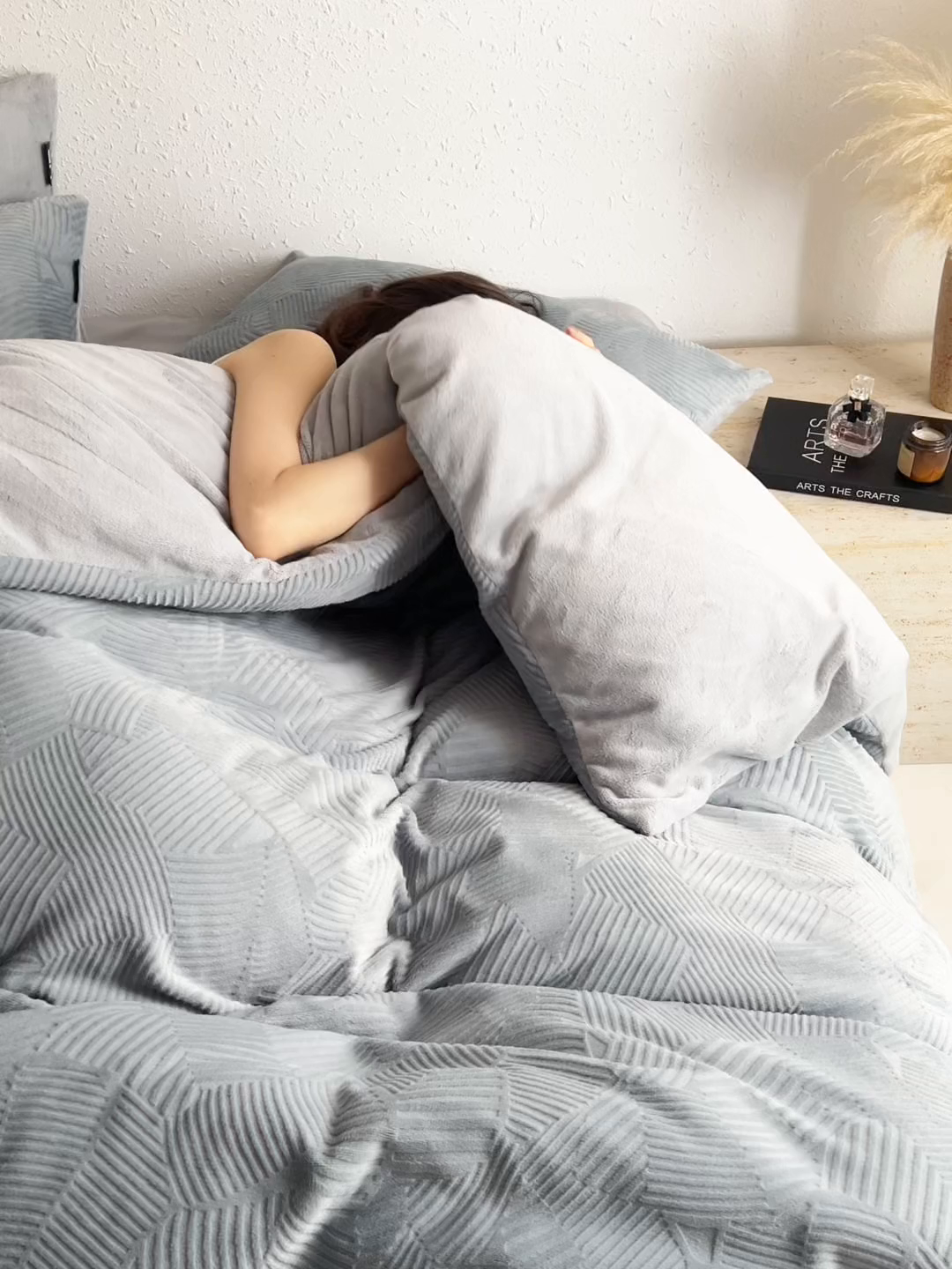 91家纺网 家纺一手货源 找家纺 千朵森 2025新款亲肤舒适烂花全消光牛奶绒四件套-梵静 梵静-慕云灰