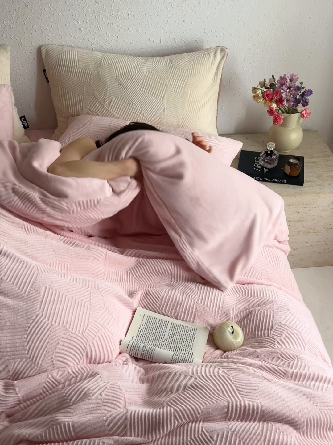 91家纺网 家纺一手货源 找家纺 千朵森 2025新款亲肤舒适烂花全消光牛奶绒四件套-梵静 梵静-仲夏粉