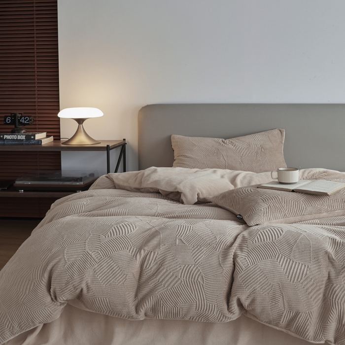 91家纺网 家纺一手货源 找家纺 （总）千朵森 2025新款亲肤舒适烂花全消光牛奶绒四件套-梵静