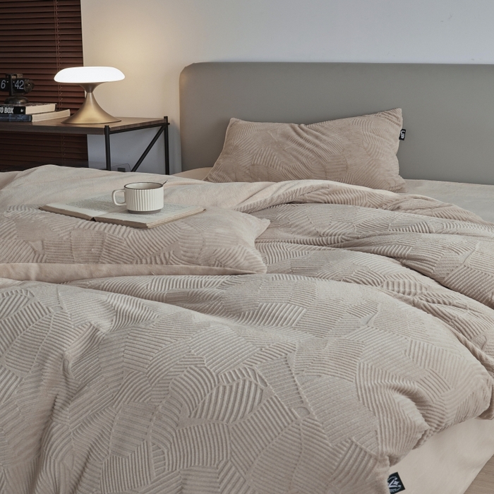 91家纺网 家纺一手货源 找家纺 （总）千朵森 2025新款亲肤舒适烂花全消光牛奶绒四件套-梵静