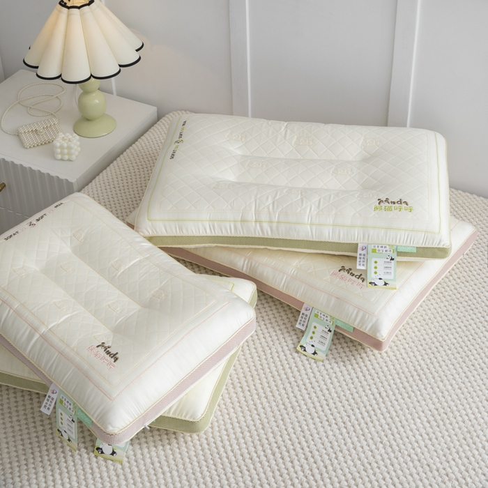 91家纺网 家纺一手货源 找家纺 （总）仁宇枕业 2025新款新品 绗绣+乳胶夹层熊猫呼呼冰丝凉感乳胶功能儿童成人枕头枕芯