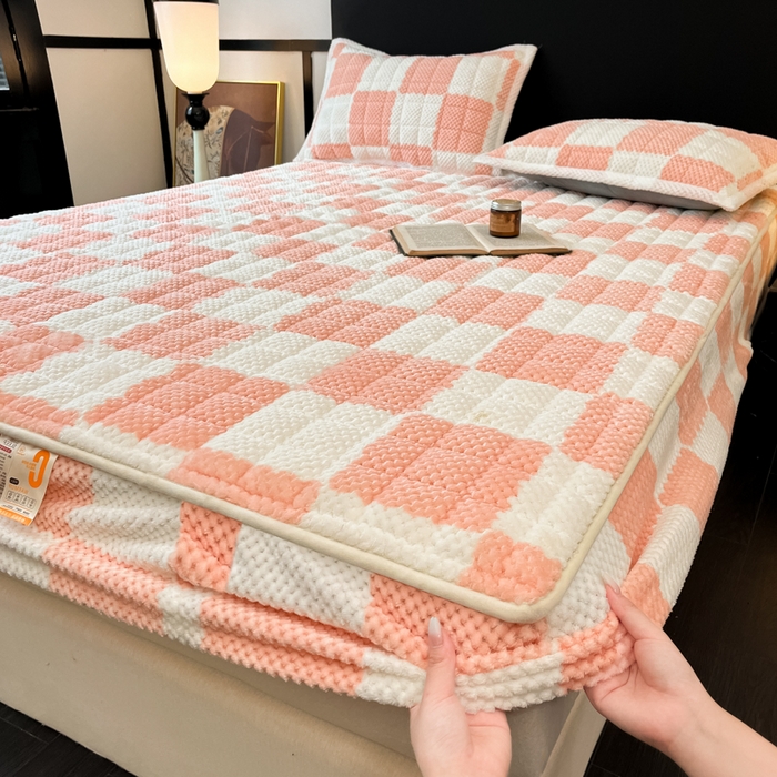 91家纺网 家纺一手货源 找家纺 （总）欧邦 2025新款加厚菠萝格豆豆绒夹棉床笠 床笠单件