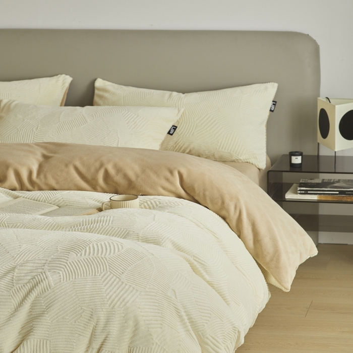 千朵森 2025新款亲肤舒适烂花全消光牛奶绒四件套-梵静 梵静-奶白杏