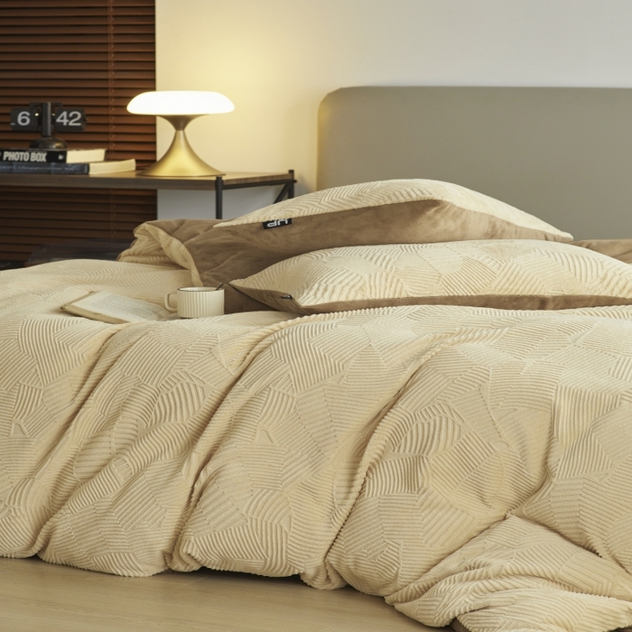 91家纺网 家纺一手货源 找家纺 千朵森 2025新款亲肤舒适烂花全消光牛奶绒四件套-梵静 梵静-奶茶咖