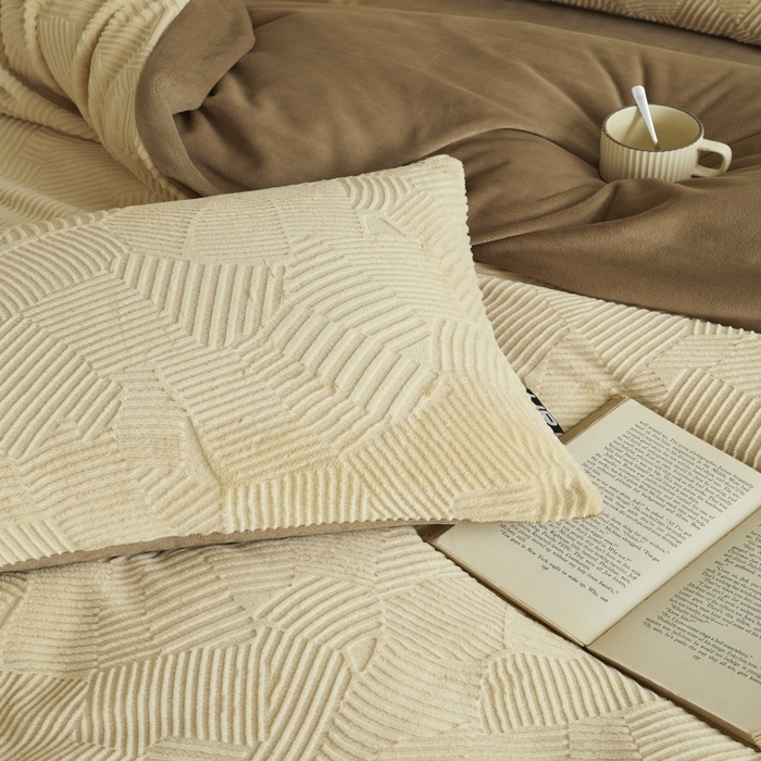 91家纺网 家纺一手货源 找家纺 千朵森 2025新款亲肤舒适烂花全消光牛奶绒四件套-梵静 梵静-奶茶咖