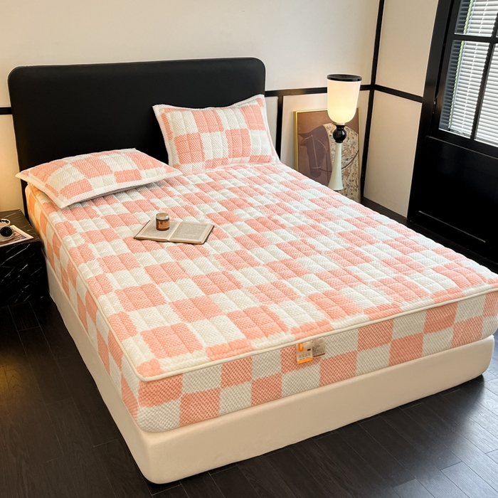 91家纺网 家纺一手货源 找家纺 欧邦 2025新款加厚菠萝格豆豆绒夹棉床笠 床笠单件 菠萝格-粉色