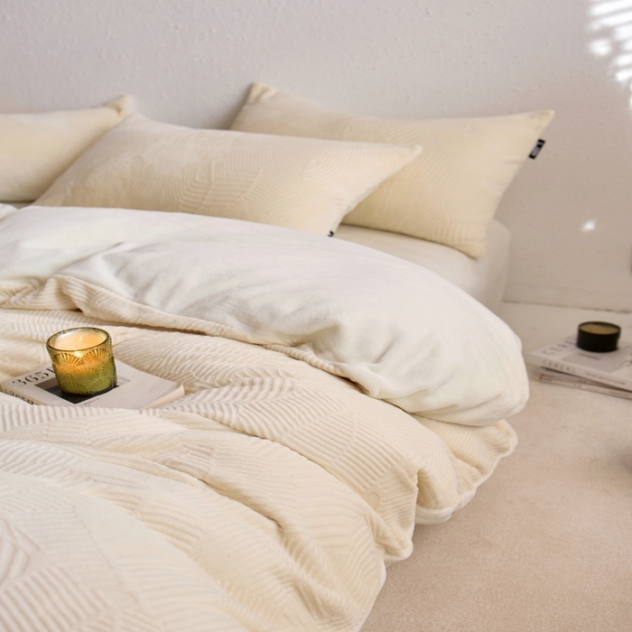 千朵森 2025新款亲肤舒适烂花全消光牛奶绒四件套-梵静 梵静-奶油白