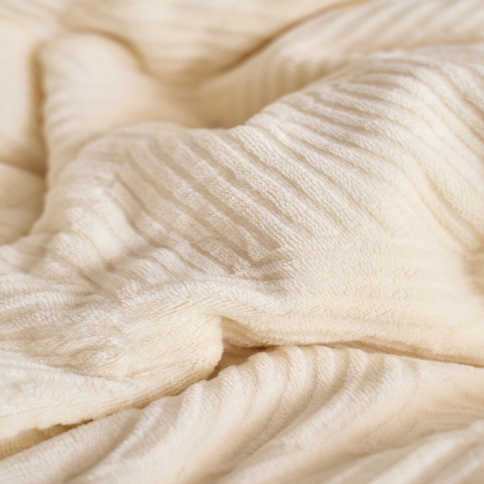 91家纺网 家纺一手货源 找家纺 千朵森 2025新款亲肤舒适烂花全消光牛奶绒四件套-梵静 梵静-奶油白